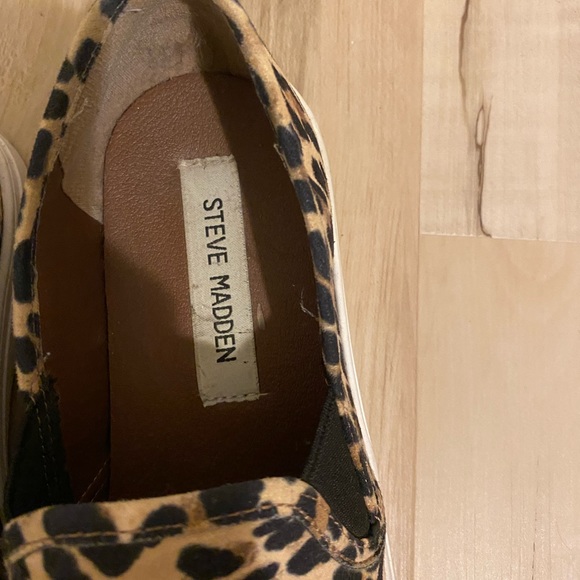 Steve Madden, size 6.5, cheetah sneakers - Picture 2 of 3